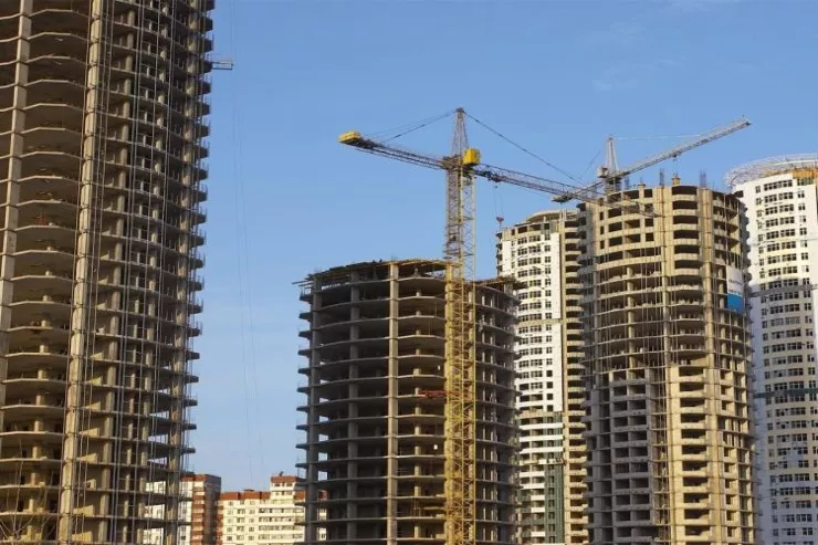 Bakıda bina tikən  biznesmenə qarşı yarım milyonluq  DƏLƏDUZLUQ