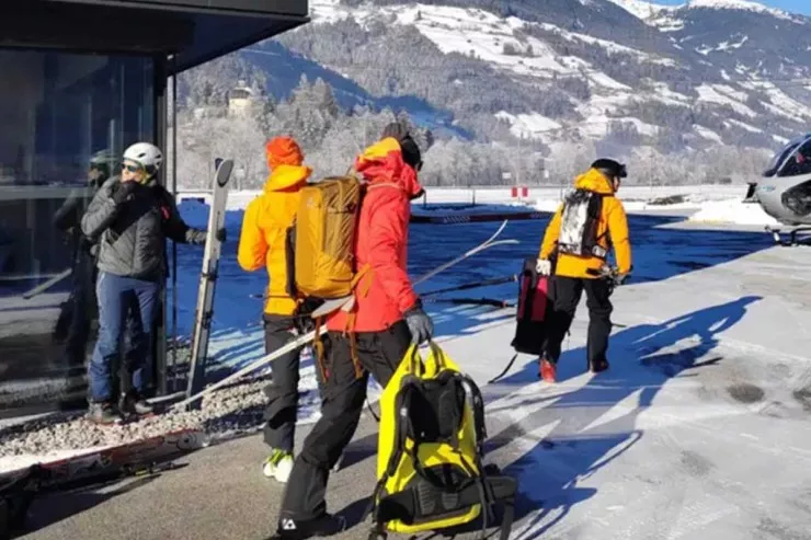 Bu ölkədə qar uçqunlarında 8 nəfər öldü