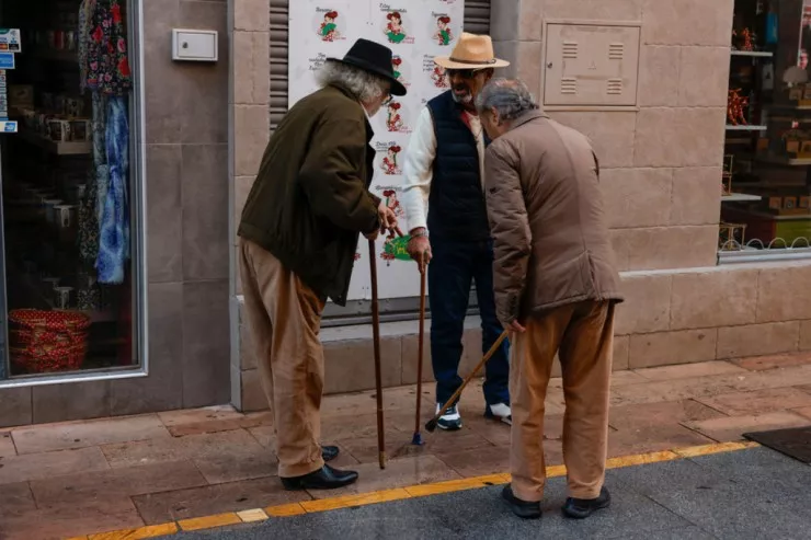 Almaniyada  pensiyaçılar   nə qədər  pul alırlar? 