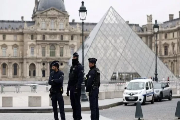 Luvr muzeyindəki soyğundan yeni görüntülər ortaya çıxdı - VİDEO 