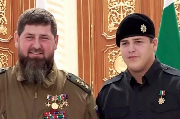 Kadırovun oğlunun  vəziyyətini həkimlərdən də gizlədirlər: xəstəxana mühasirəyə alınıb 