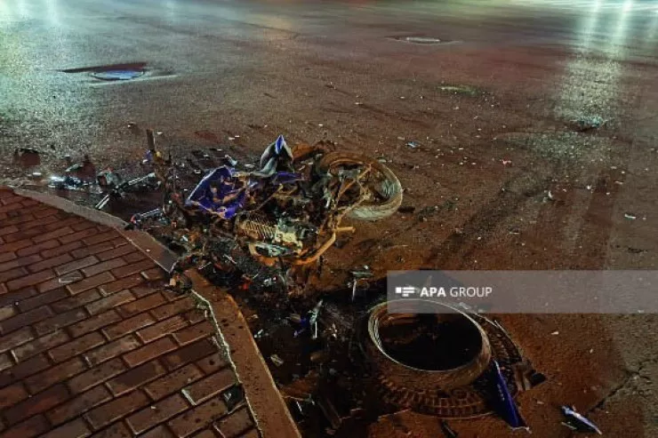 Bakıda motosiklet avtomobillə toqquşdu, 1 nəfər ağır yaralandı 