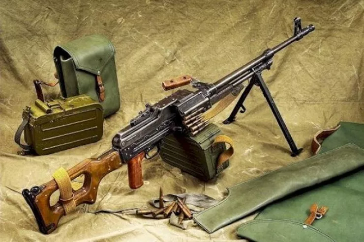 Polis yenə xeyli silah yığdı: avtomat, pulemyot, qumbara... 