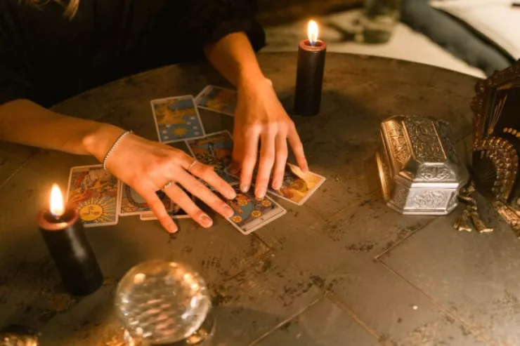 Dünya ulduzları falçılara nə qədər pul xərcləyirlər? - ARAŞDIRMA 