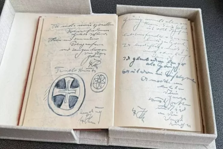 Adolf Hitlerin ehtimal olunan gündəliyi  aşkarlandı