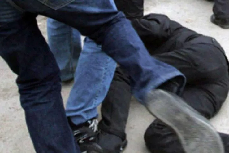 Bakıda kişi arvadına görə  dayısı oğlunu küçədə döydü 