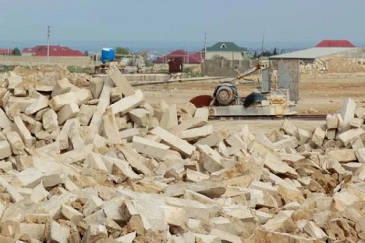 Qəbələdə fəhlə karxanada  faciəvi şəkildə öldü