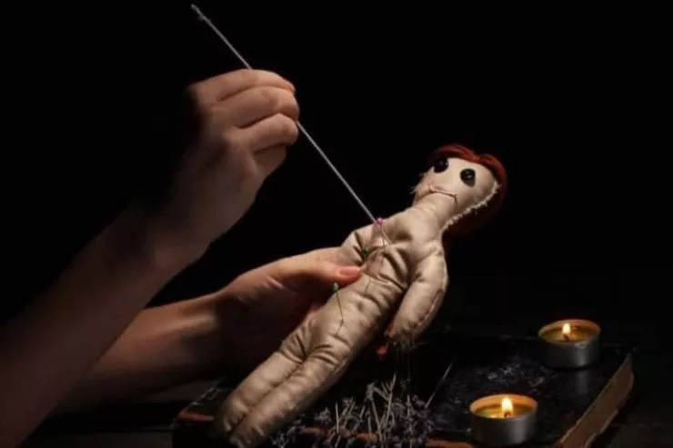 "Şər qüvvələr sənə cadu edib"  - Bakıda 25 minlik DƏLƏDUZLUQ