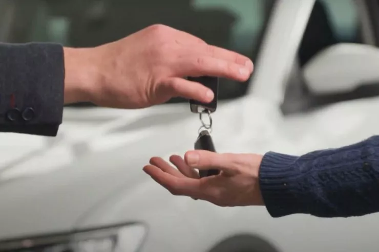 Maşın almaq  adı ilə gəldiyi evi qarət etdi  - BAKIDA