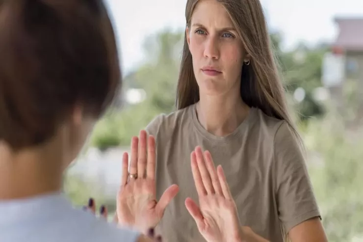 Enerjinizi  tükəndirən   bu insanlardan uzaq durun 