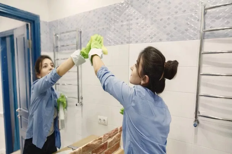 Niyə güzgüləri pəncərə yuyanla təmizləmək olmaz? - Ləkələrin səbəbi 