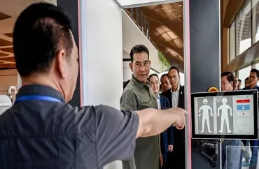 İnsanlar hava limanı skanerlərinin "gördükləri"ndən şoka düşürlər - FOTO 