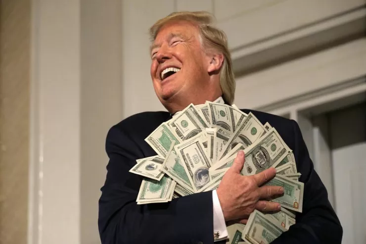 Trampın rusiyalı milyarderə olan borcu  üzə çıxdı