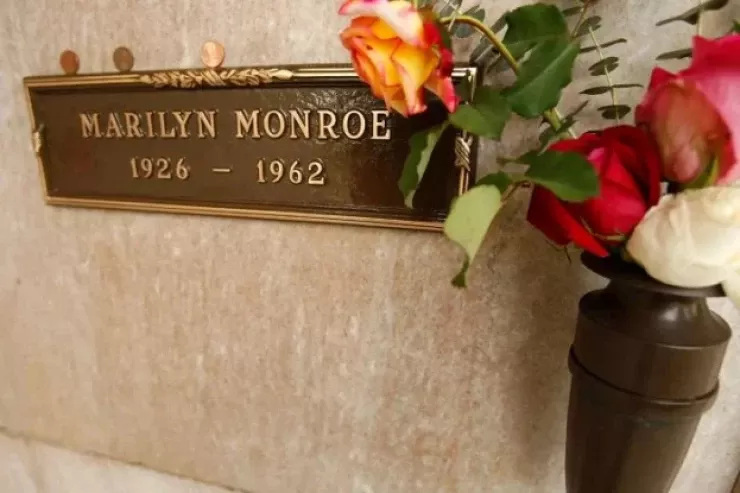 Merlin Monroya yaxın dəfn olunmaq üçün  195 min dollar ödədi 