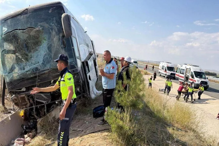 Türkiyədən İraqa gedən avtobus qəzaya uğradı: 40 yaralı var 