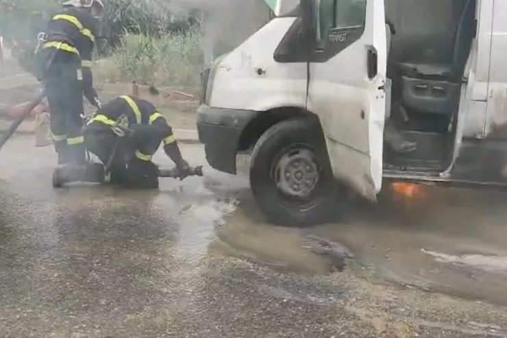 Masazırda "Ford"  yandı -  VİDEO 