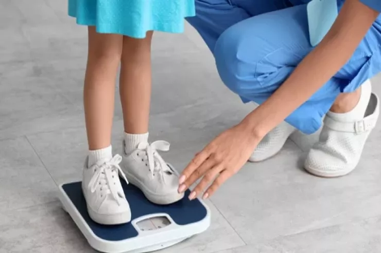 Alimlər uşaqlarda boy artımının ləngiməsinin gizli səbəbini aşkar ediblər 