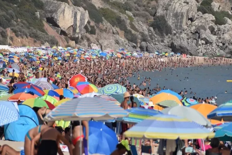 Turistlər bu ölkədə istidən ölürlər 
