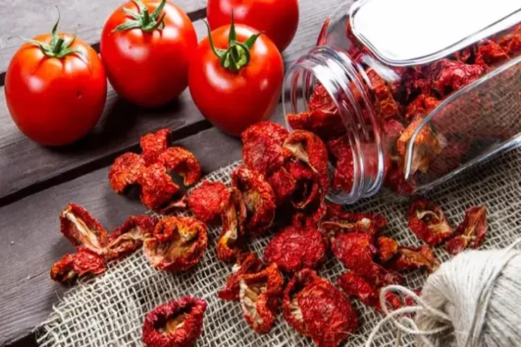 Pomidoru qışa saxlamağın ən dadlı yolu – Belə qurudun 