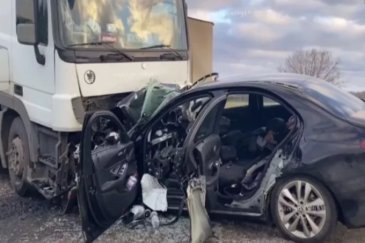 Qubada yol qəzası:  "Mercedes"in sürücüsü öldü 