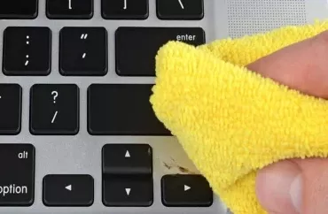 Noutbukun klaviaturasını 5 dəqiqəyə  necə təmizləmək olar?