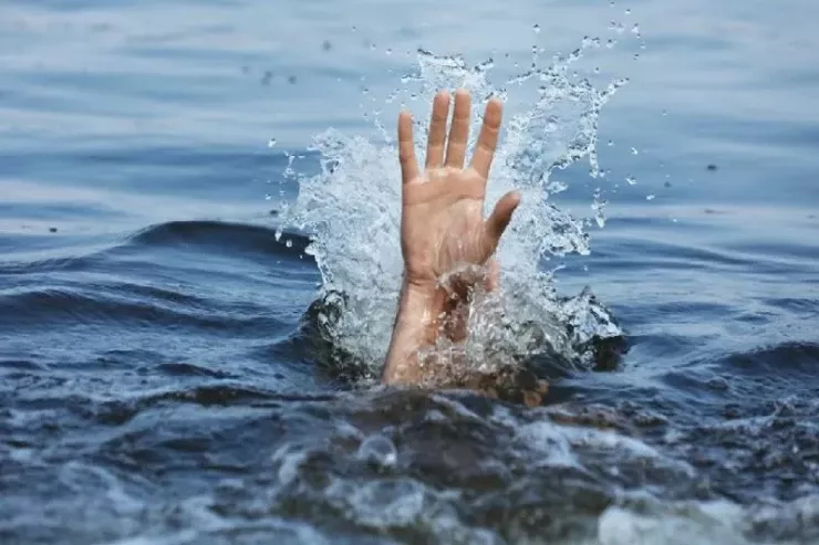 Mərdəkanda dənizdə batan  yeniyetmələrdən biri xilas edildi, digəri axtarılır