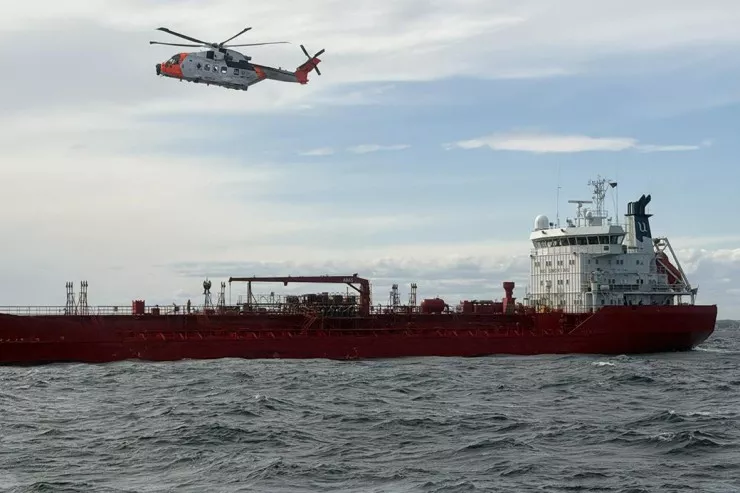 Norveçdə sulfat turşusu  daşıyan tanker yandı