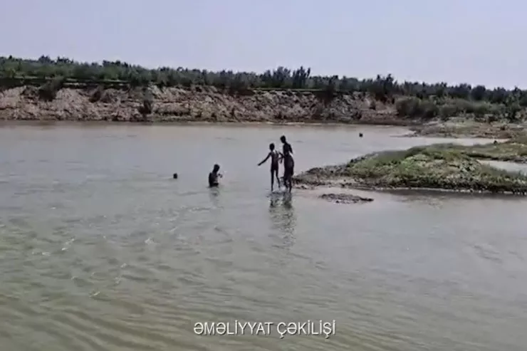 Araz çayında ölümlə üzləşən gənc xilas olundu - VİDEO 