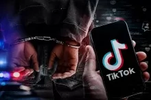 Canlı yayımda söyüş  söyən "tiktoker"lər SAXLANILDI 