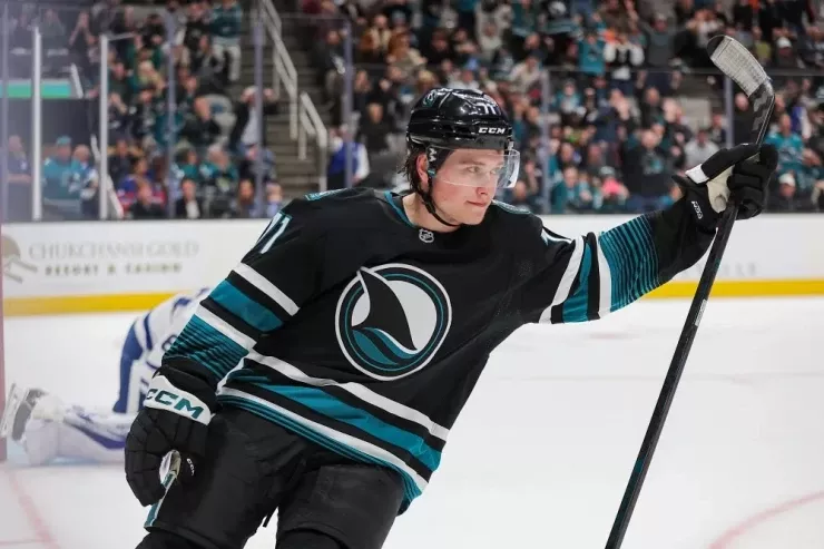 20 yaşlı hokkeyçi NHL tarixində ən çox maaş alan  oyunçu oldu