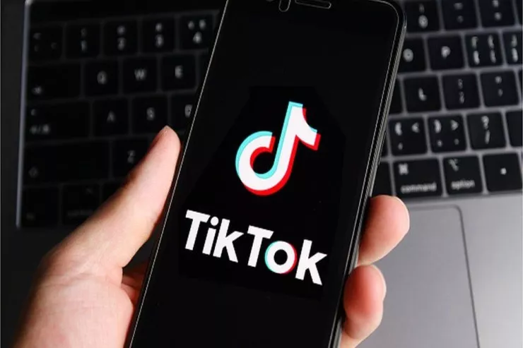 “Tiktok”da canlı yayımda sevgilisini söydü,  həbs edildi