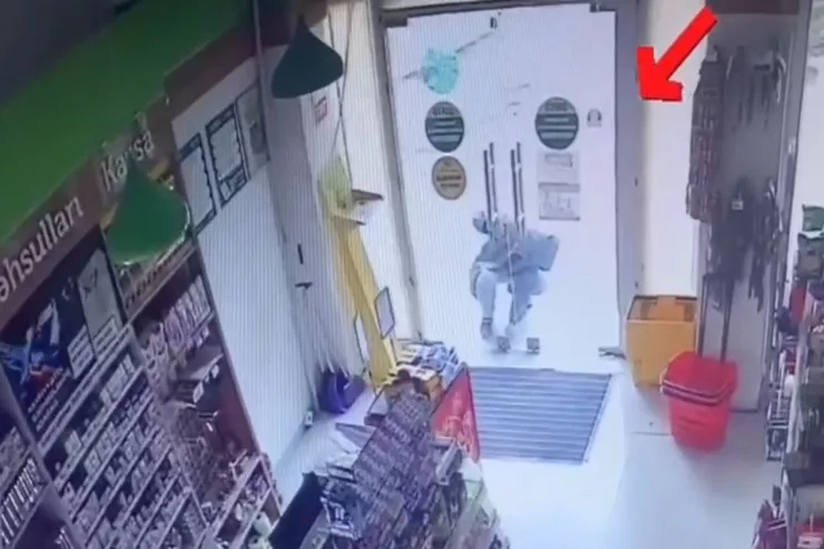 Bakıda marketdən oğurluq KAMERALARA DÜŞDÜ 