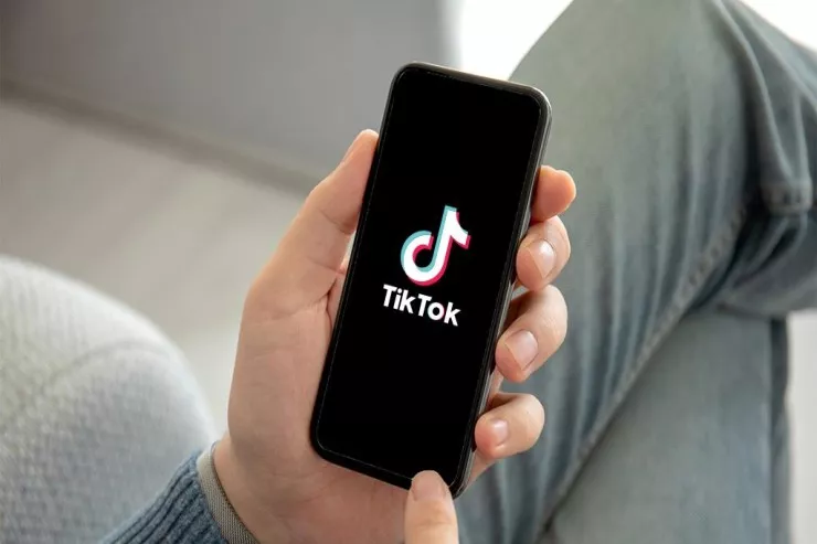 Azərbaycan məktəblərində uşaqların TikTok-a  çıxışı bloklanıb -  Nazir müavini  