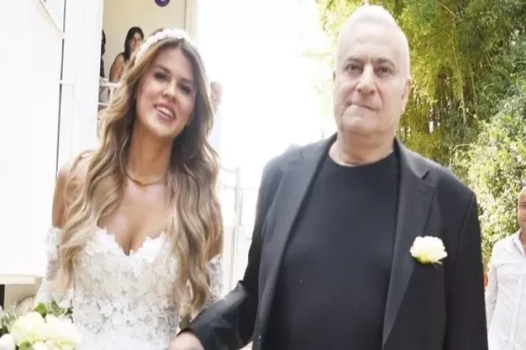 Məşhur şoumenin yeni eşqi:  Özündən 48 yaş kiçik... 