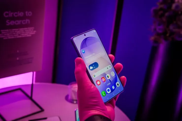 Samsung   ekranında niyə yanıb-sönən nöqtə  var?