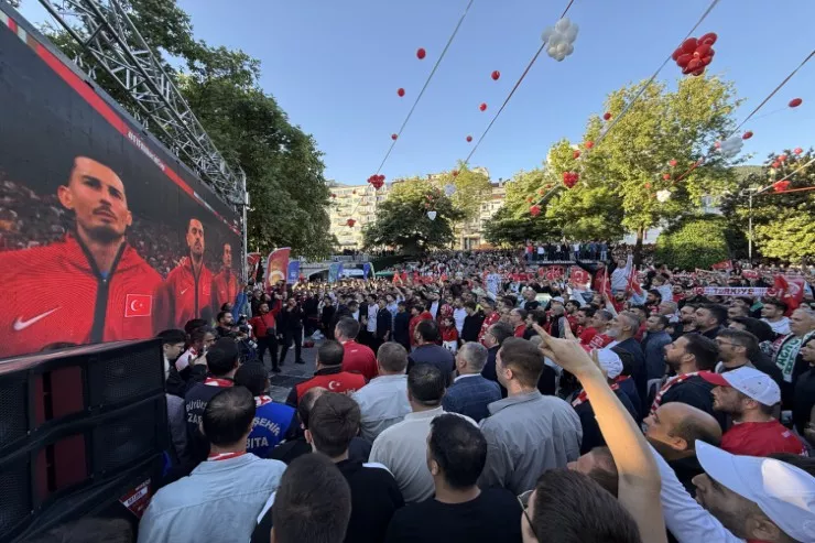 Türkiyədə azarkeşlər meydanlarda -FOTOLENT 