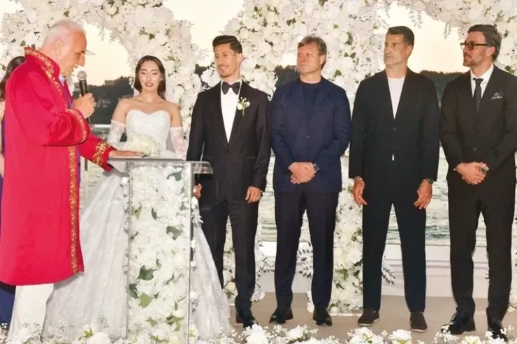 Məşhur futbolçu Burak Öksüz görün kimlə evləndi -FOTOLENT 