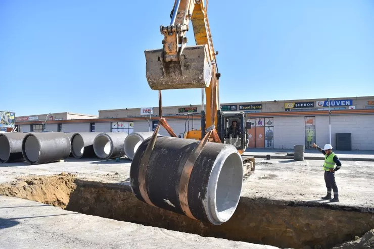 Xırdalanda kanalizasiya kollektoru tikilir