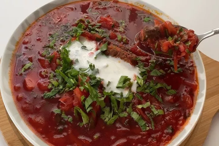 Borşun rəngi və dadı tamamilə dəyişəcək - Gözlənilməz inqrediyent 