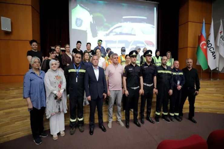 Nizamidə yol polisi piyadalara görə onları bir yerə yığdı - VİDEO 