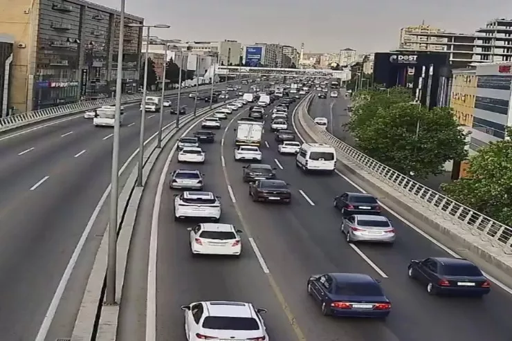 Bakıda bu yollarda sıxlıq var - SİYAHI 