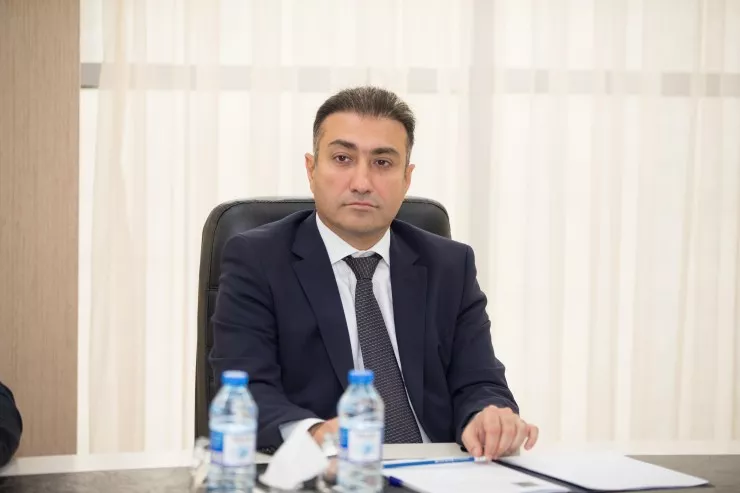 Anar Bayramov daha bir xəstəxana direktorunu  işdən çıxardı