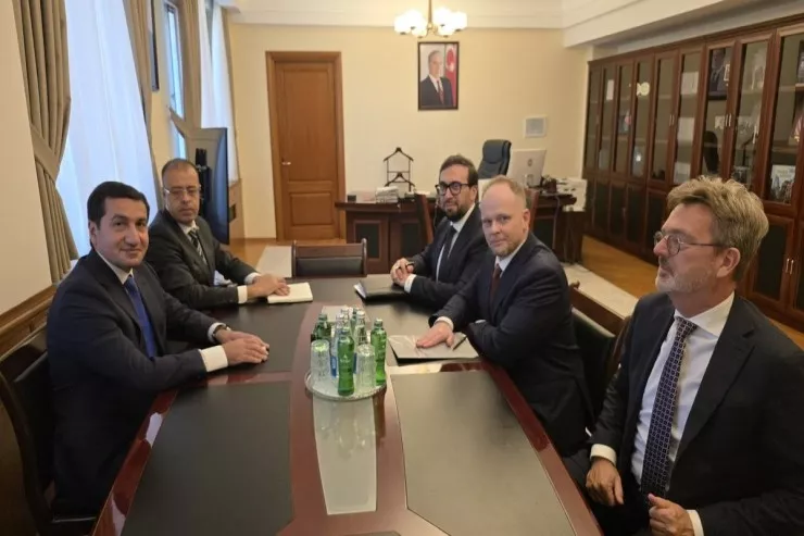 Hikmət Hacıyev baş katibin xüsusi nümayəndəsi ilə Azərbaycan–NATO tərəfdaşlığını müzakirə edib