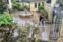 Qəbələdə güclü leysandan sonra sel gəlib,  yollara palçıq yığılıb -FOTOLENT 
