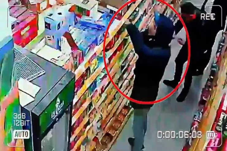 Bakıda marketdən oğurluq edən kişi KAMERALARA DÜŞDÜ 