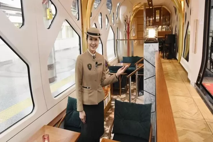 Yapon qatarlarında vaqonda vanna otağı  var