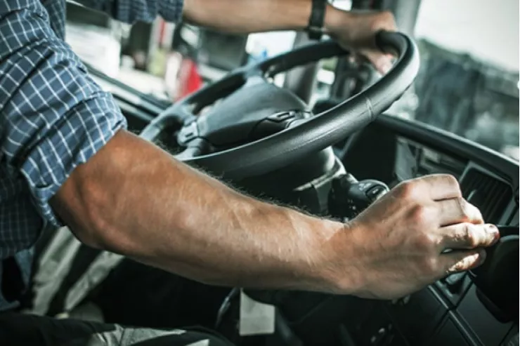 Sürücü onu qarət edən  sərxoş sərnişinləri bağışladı