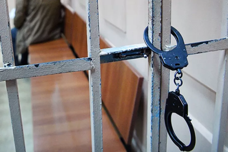 Hovuzda arvadını qucaqlayan  kişi həbs edildi – BAKIDA 