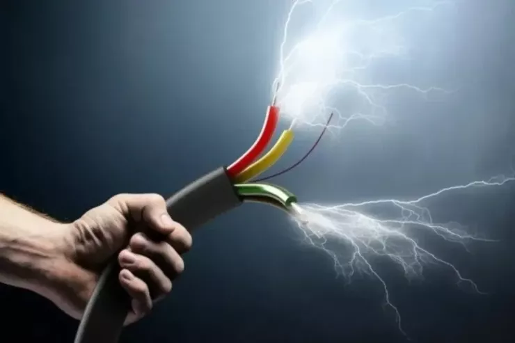 Hacıqabulda kişini cərəyan vurub öldürdü 