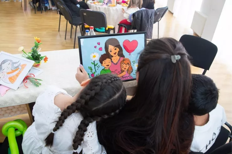 Valideyn himayəsindən məhrum olan uşaqlar məhkum anaları ilə  görüşdürüldü